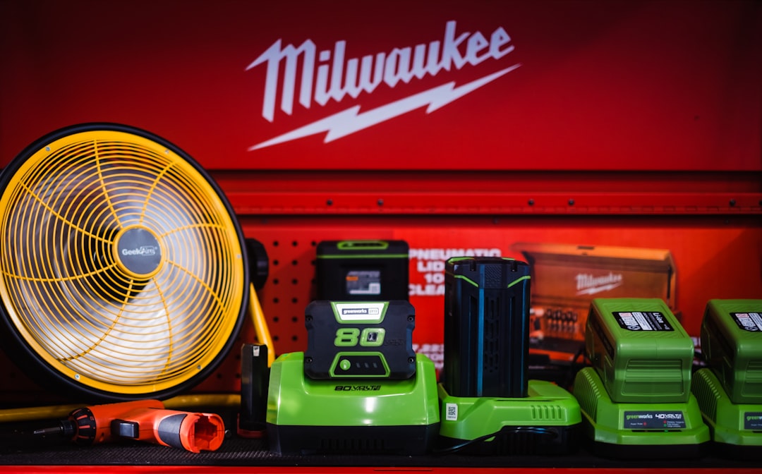 Test av Milwaukee lövblås – Kraft och effektivitet i fokus! illustration